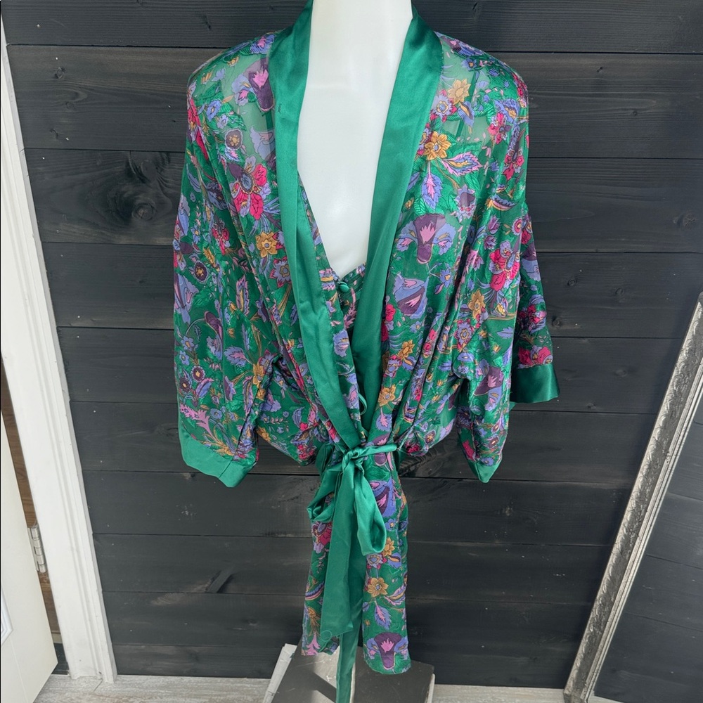 Vintage gold label Victorias Secret‎ Robe and Cami